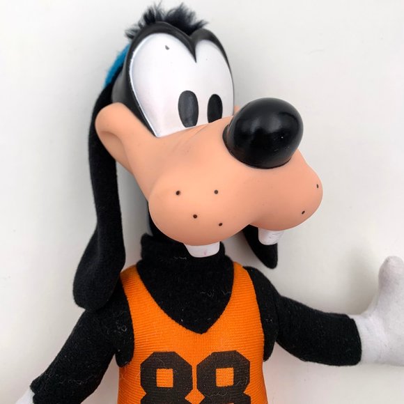 McDonald’s 1995 Disney Mickey Mouse Goofy Sports Champion Plush Doll - Picture 5 of 5